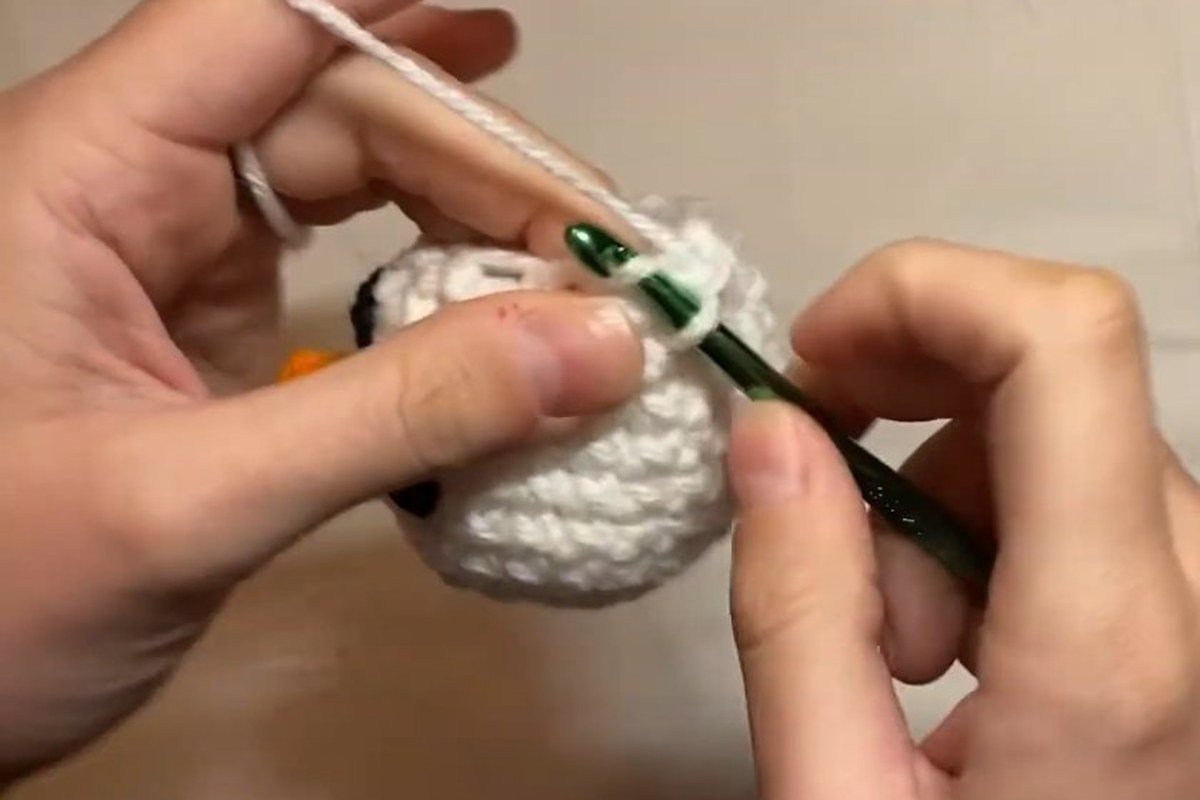 front loop round starting the body of a free crochet snowman pattern