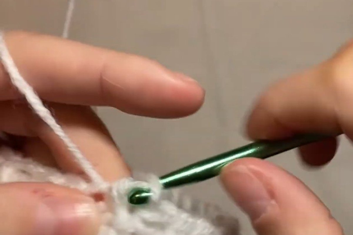 decrease rounds closing the body of a free crochet snowman pattern