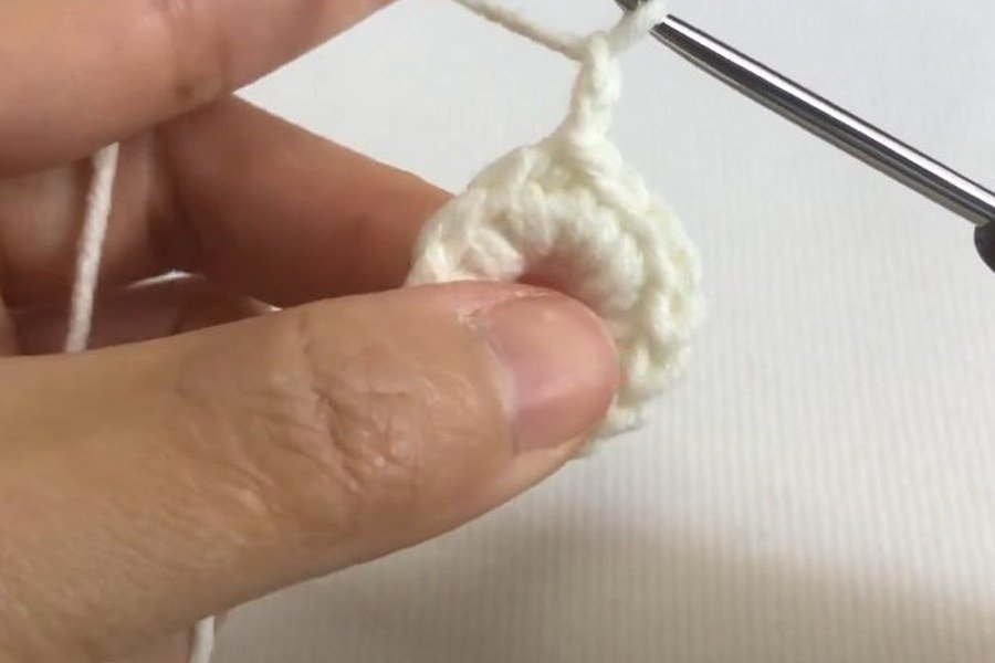 two chains start round 2 of a puff stitch crochet snowflake