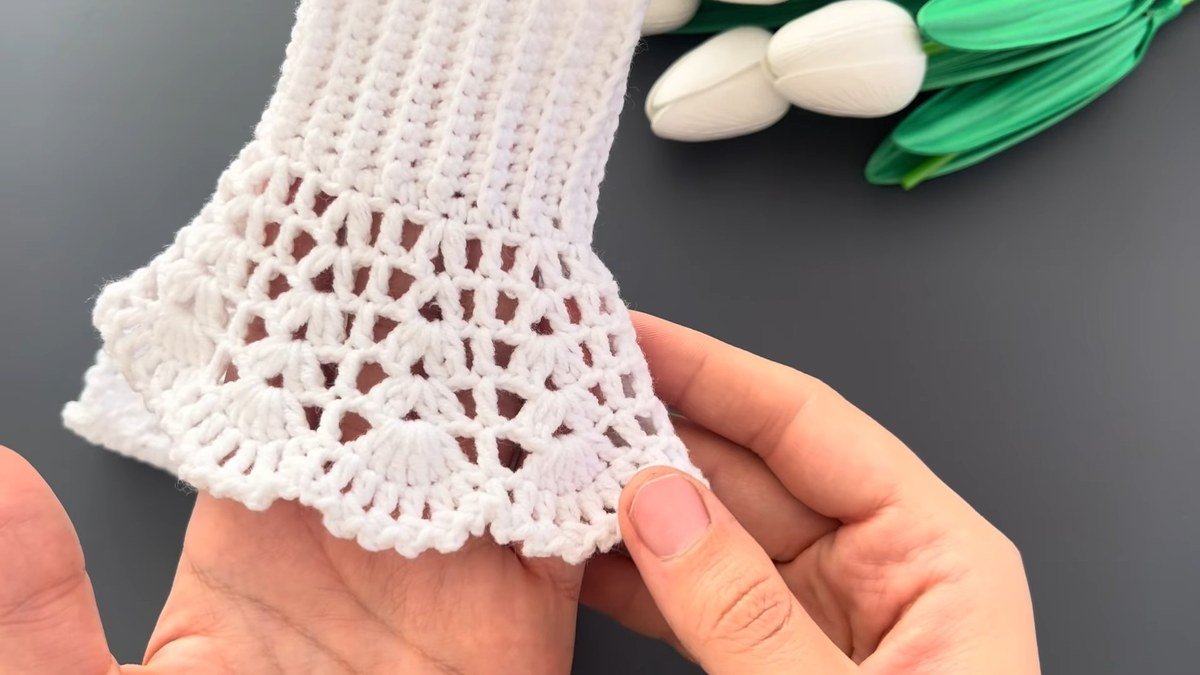 a finished lace cuff with a scalloped edge from crochet lace wrist cuffs