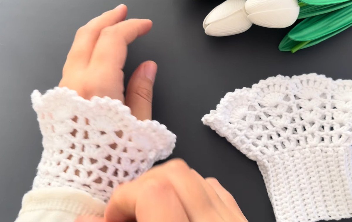 Crochet Lace Wrist Cuffs: An Elegant Pair From 15 Chains