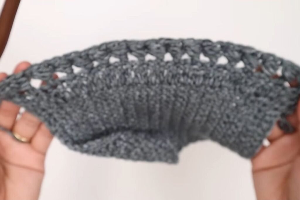 crochet pullover sweater pattern step 13: sleeve with the first bead row