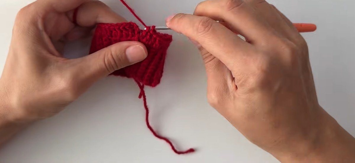 joining a round with a slip stitch in a free crochet fingerless gloves pattern