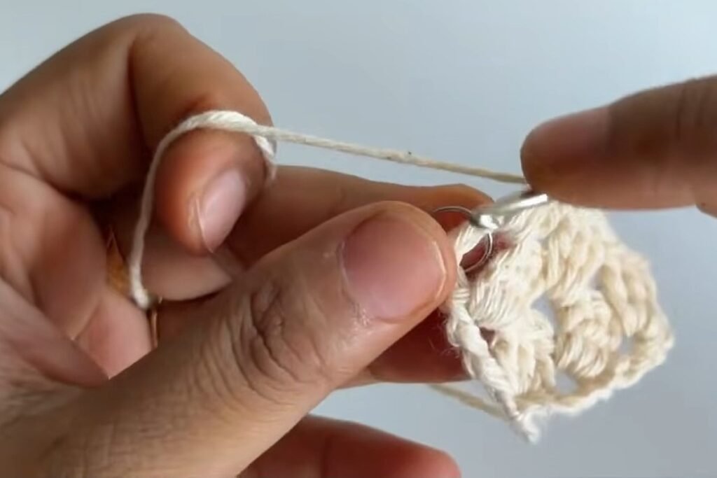 Free crochet head scarf pattern row 3 with three granny clusters