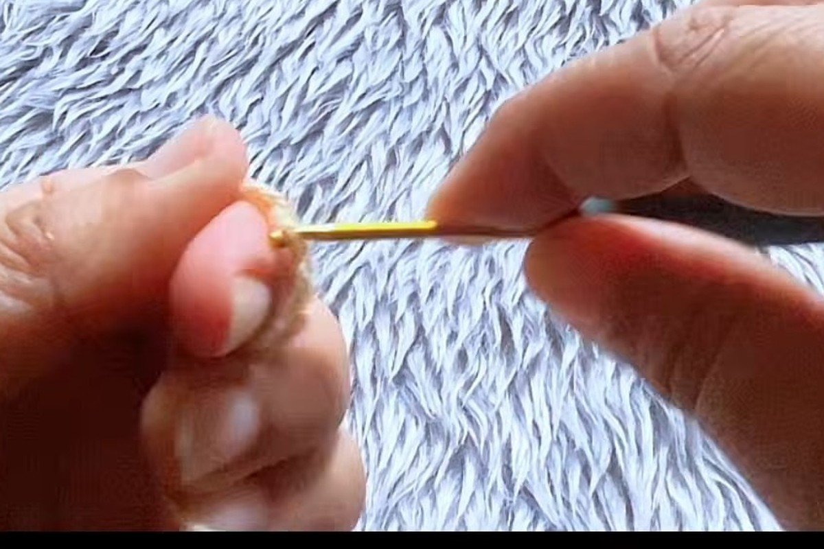 free crochet owl pattern step 1: make a magic ring