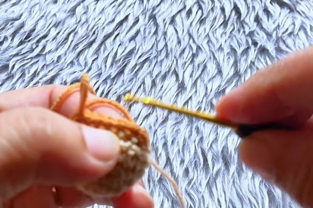 free crochet owl pattern step 7: rounds 7 to 11: the orange section