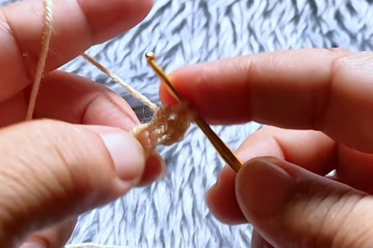 free crochet owl pattern step 13: start a wing
