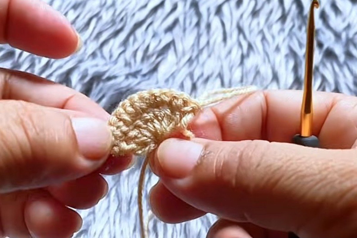 free crochet owl pattern step 14: finish the wing