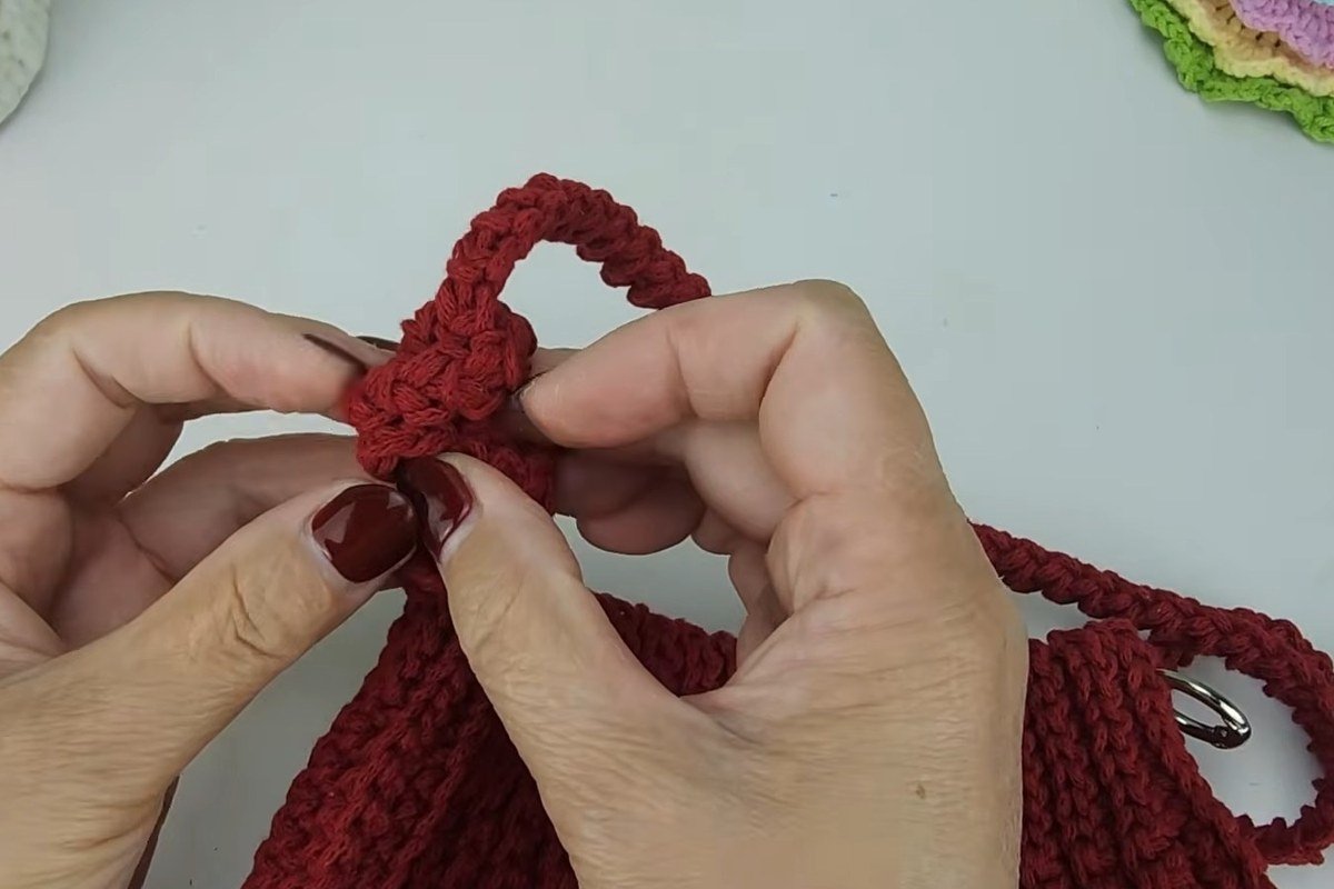 Securing the strap end through the metal side ring