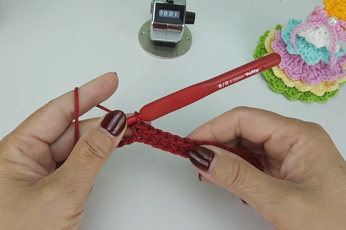 W increase: 3 single crochet worked into one chain at the centre of Row 1
