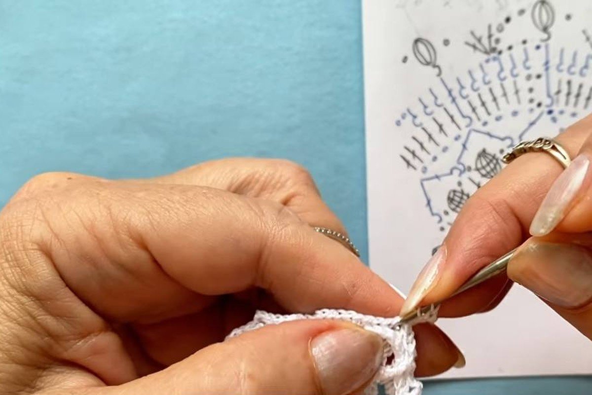 working puff stitches in round 7 of a free crochet snowflake pattern