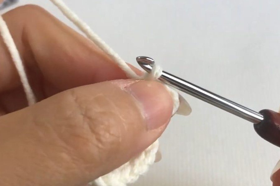 single crochet finishes the first arch on a puff stitch crochet snowflake