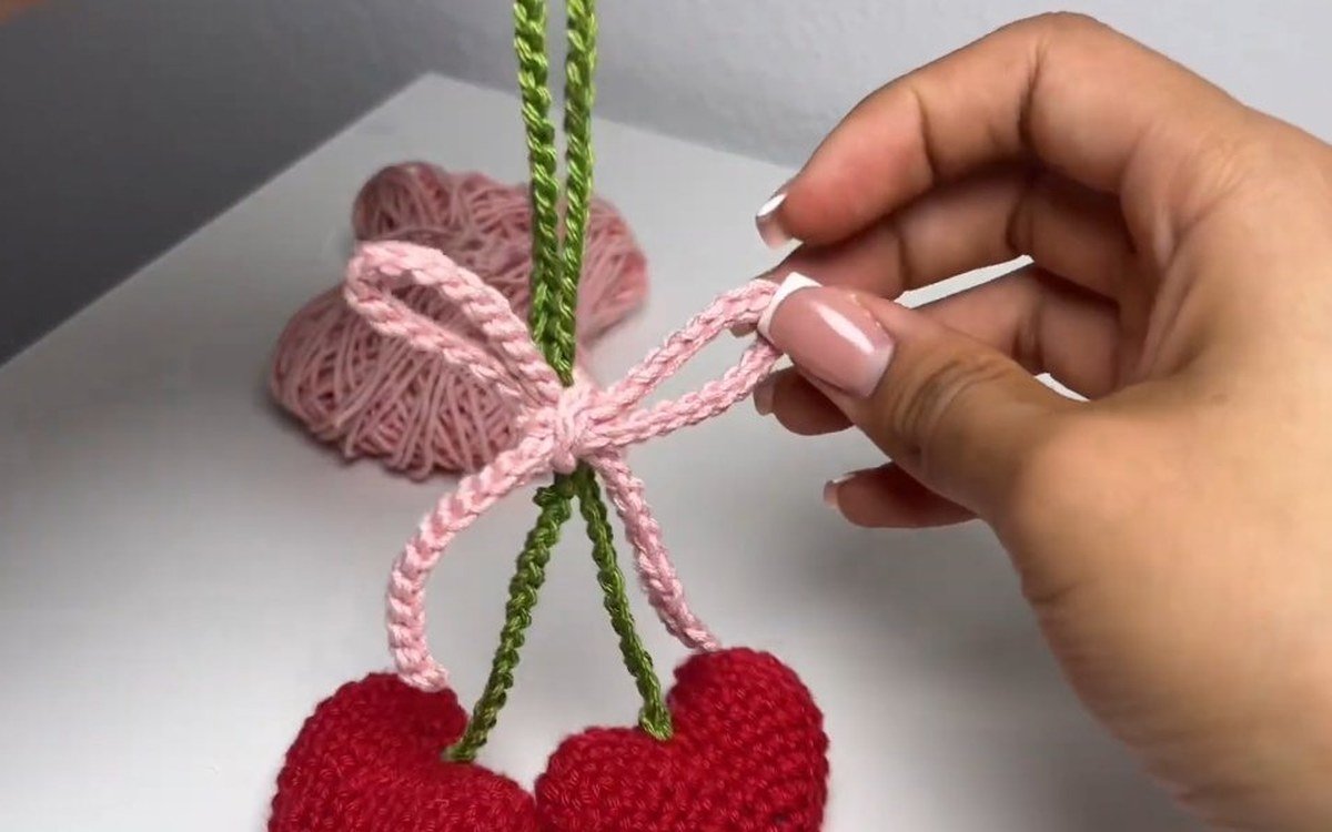 Crochet Cherry Keychain: A Beautiful Little Charm, 25 Steps