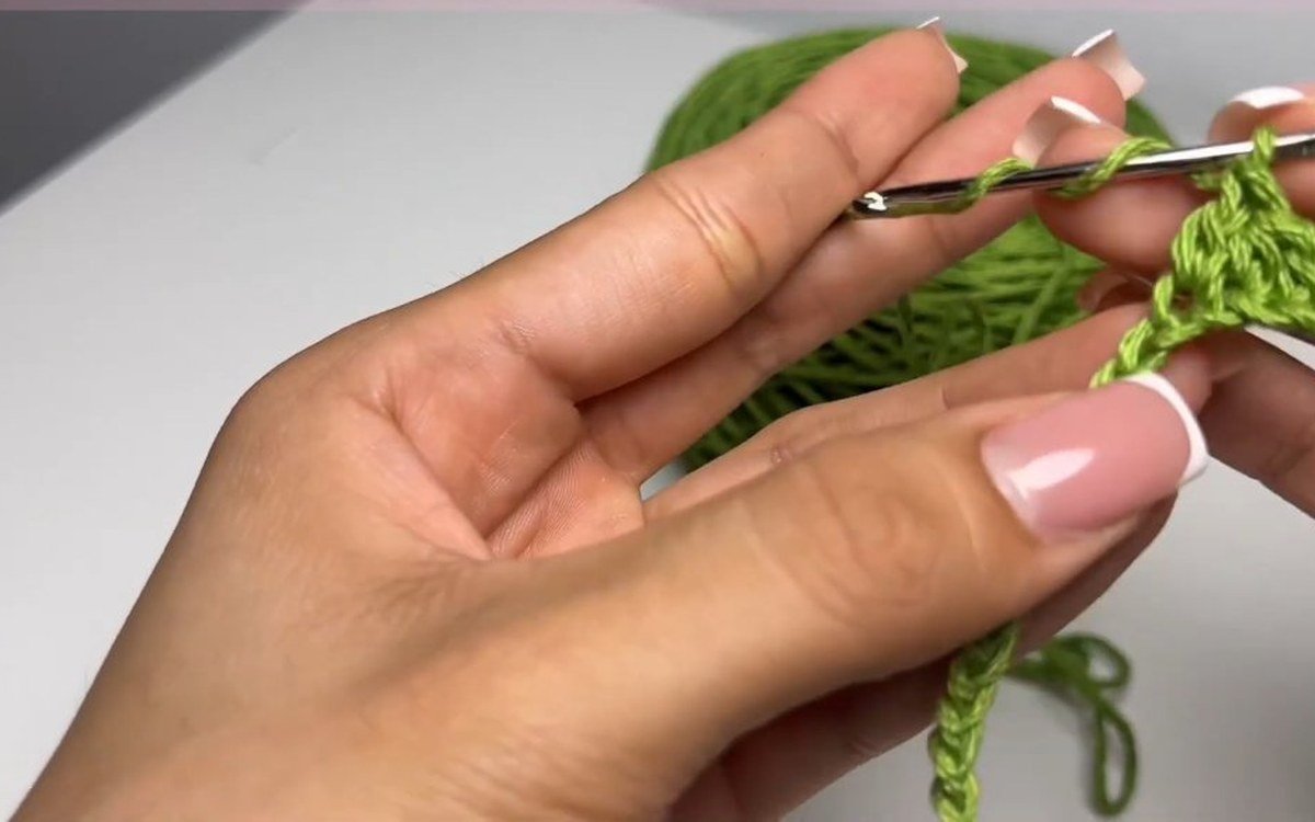 green leaf for a crochet cherry keychain worked from a chain of 20